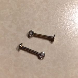 Pair of 16 guage 1/2” long labrat piercings.